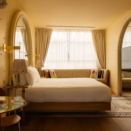 9confidentiel Hotell 4*