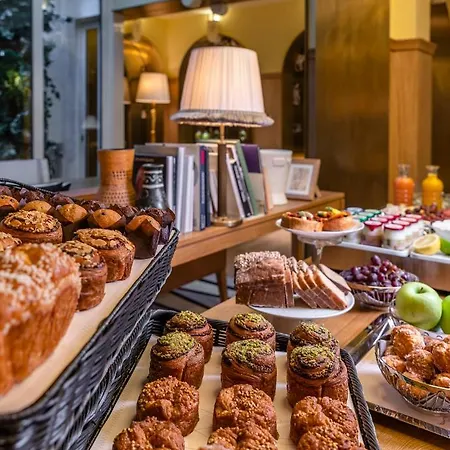 Hotel 9confidentiel 4*