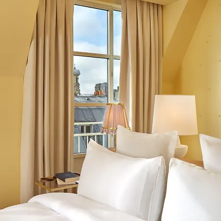 9confidentiel Otel 4*