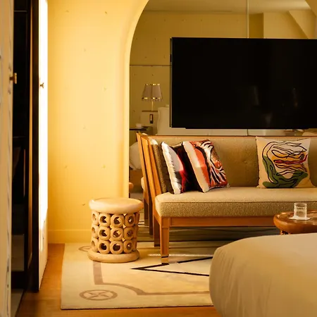 9confidentiel باريس