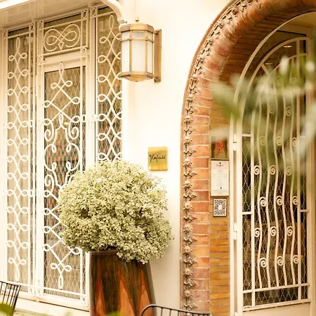 9confidentiel باريس