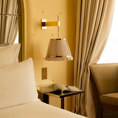 9confidentiel باريس