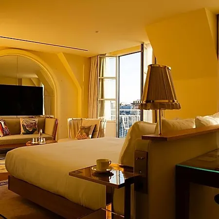 9confidentiel Otel 4*