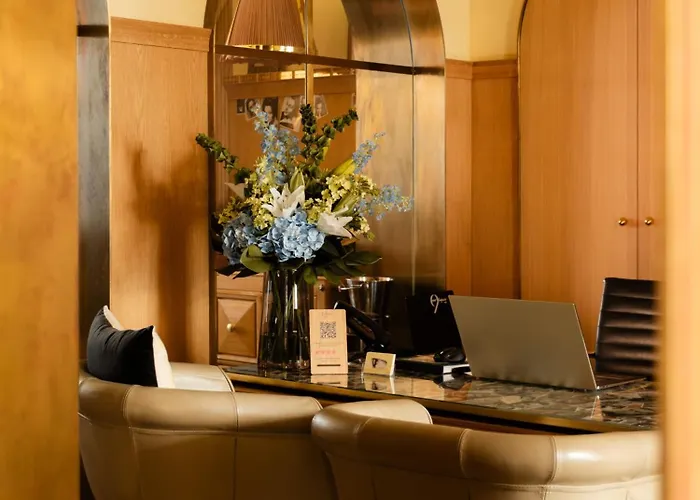 9confidentiel Otel 4*