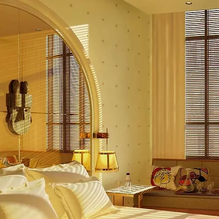 9confidentiel باريس